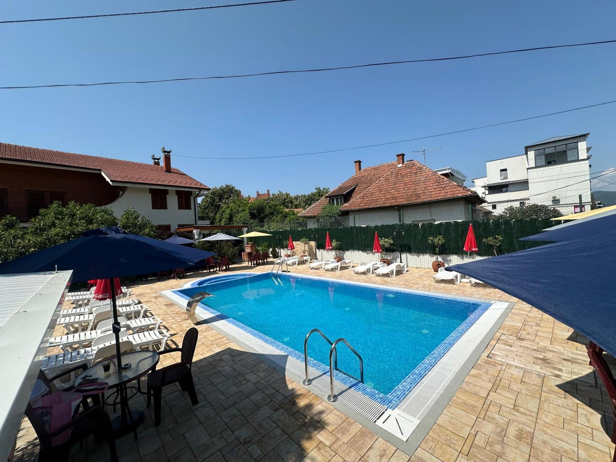 Smestaj Tea Sa Dva Bazena Vrnjacka Banja Exterior photo